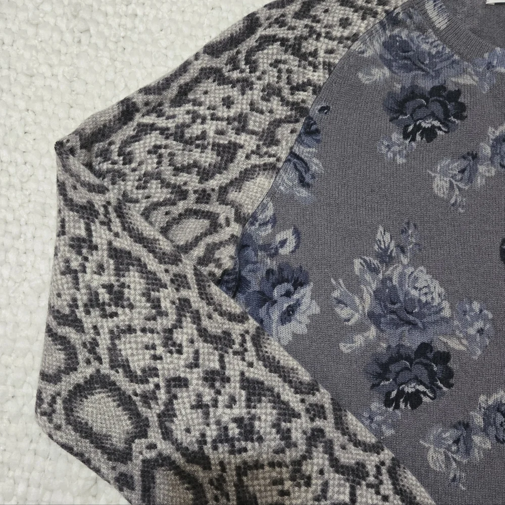 EQUIPMENT FEMME 100% Cashmere Gray Blue Floral Sweater Snake Print Sleeves Large - Picture 10 of 16